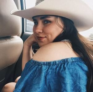 Meet your Posher, Brenna